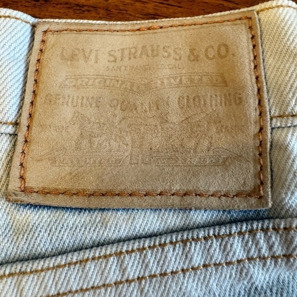 Levi' Premium Ribcage Straight Whitewashed Denim Frayed Shorts / 31 - Picture 11 of 11